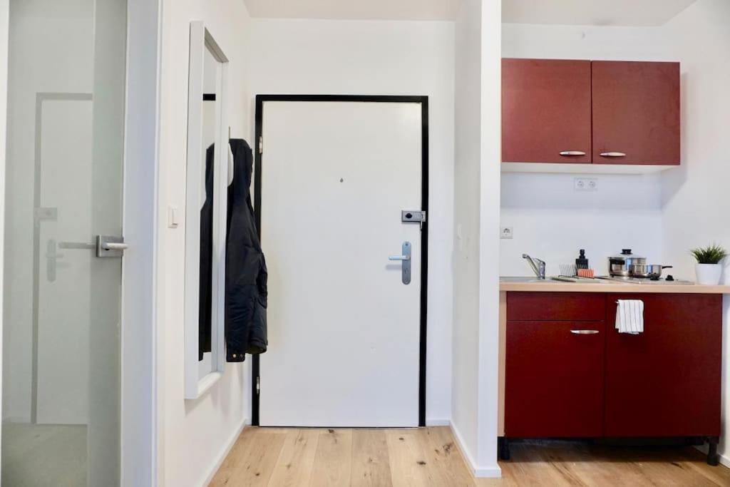 Neu Modernes Apartment In Top Lage, Free Parking Max 1,65M Hoehe Und 1,8M Breite Karlsruhe Exteriér fotografie