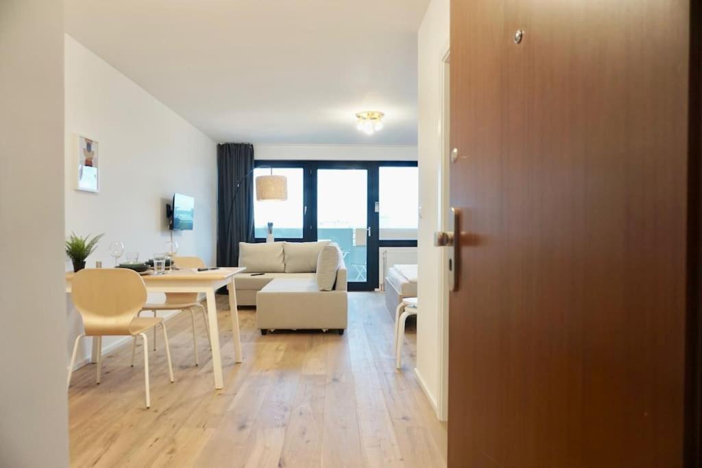 Neu Modernes Apartment In Top Lage, Free Parking Max 1,65M Hoehe Und 1,8M Breite Karlsruhe Exteriér fotografie