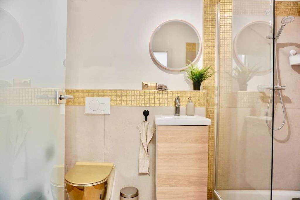 Neu Modernes Apartment In Top Lage, Free Parking Max 1,65M Hoehe Und 1,8M Breite Karlsruhe Exteriér fotografie