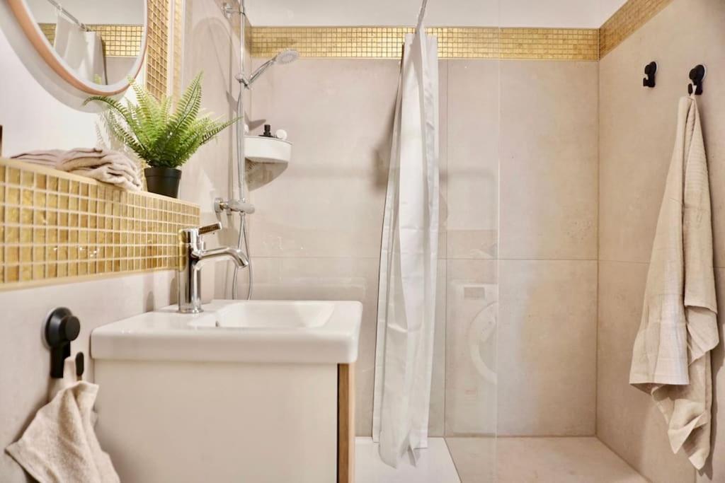 Neu Modernes Apartment In Top Lage, Free Parking Max 1,65M Hoehe Und 1,8M Breite Karlsruhe Exteriér fotografie