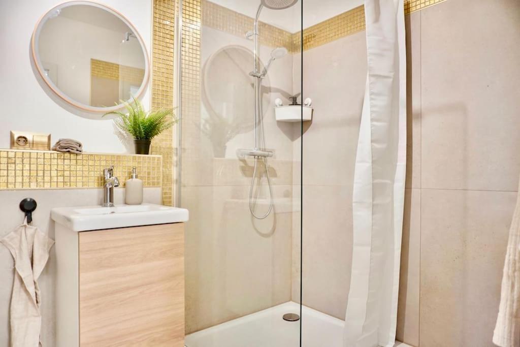 Neu Modernes Apartment In Top Lage, Free Parking Max 1,65M Hoehe Und 1,8M Breite Karlsruhe Exteriér fotografie
