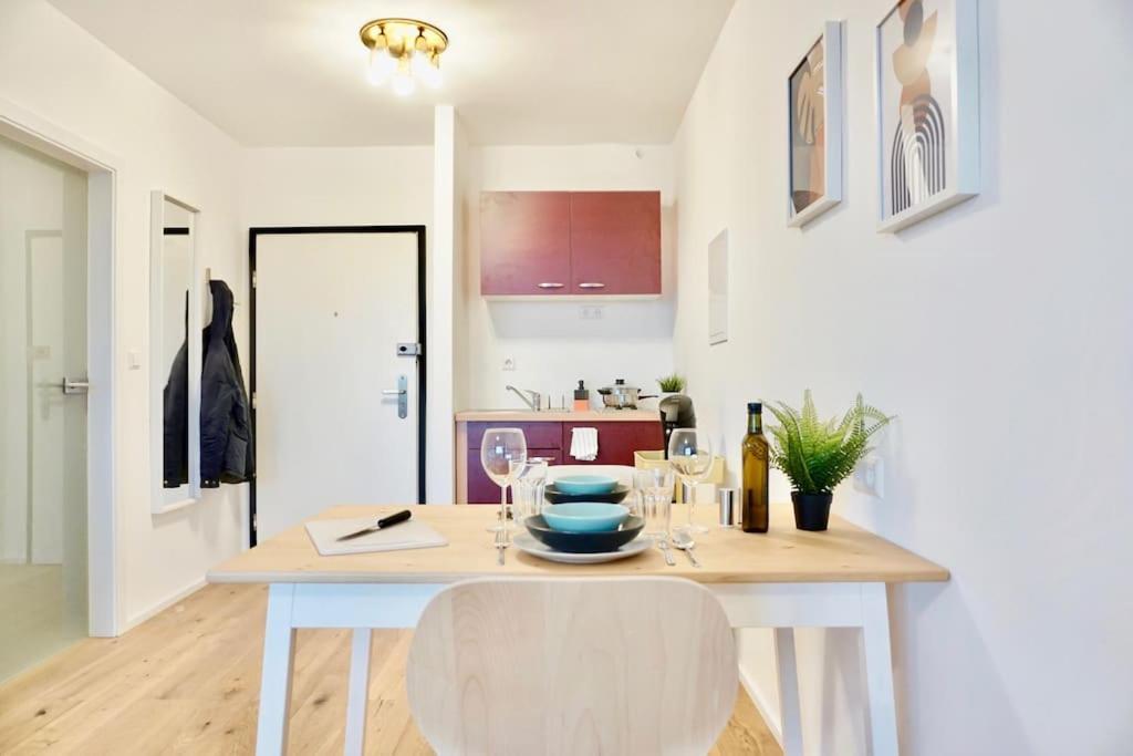 Neu Modernes Apartment In Top Lage, Free Parking Max 1,65M Hoehe Und 1,8M Breite Karlsruhe Exteriér fotografie