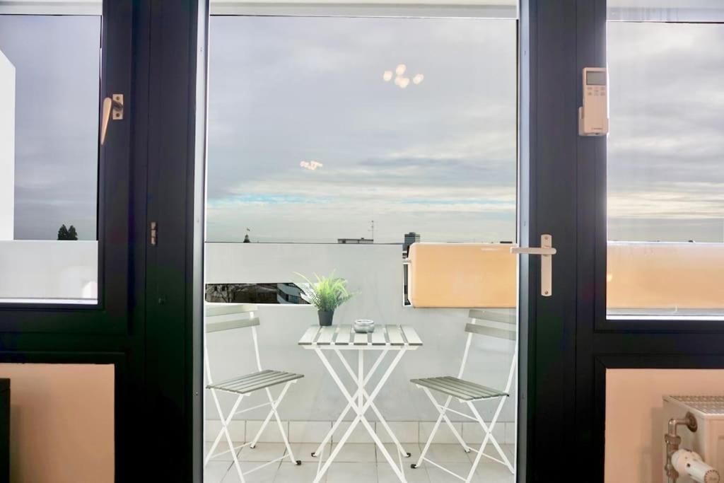 Neu Modernes Apartment In Top Lage, Free Parking Max 1,65M Hoehe Und 1,8M Breite Karlsruhe Exteriér fotografie
