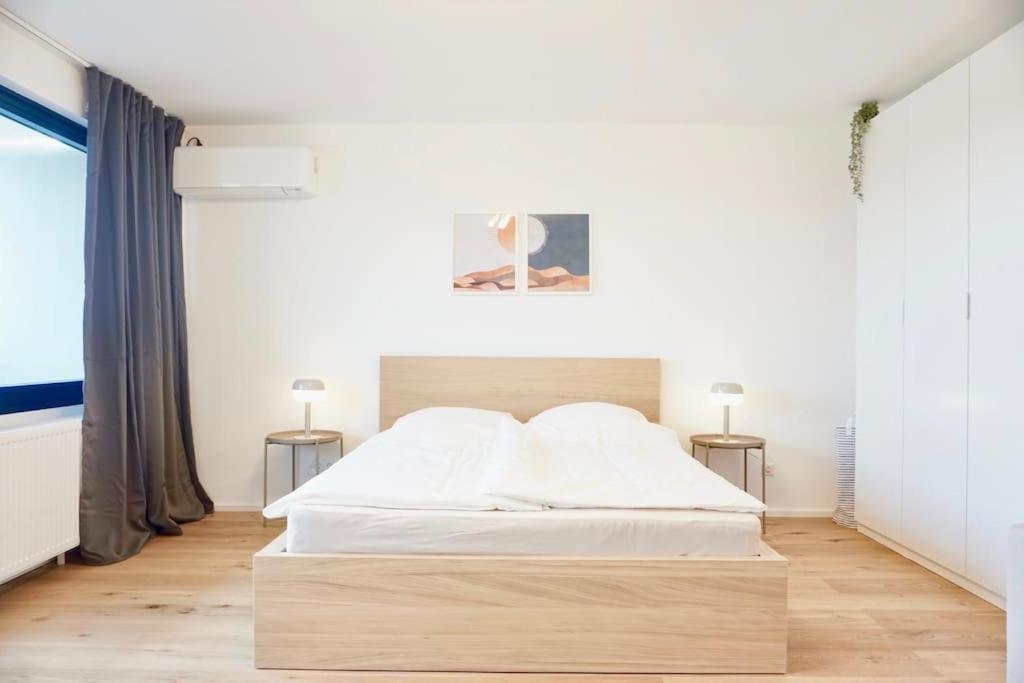 Neu Modernes Apartment In Top Lage, Free Parking Max 1,65M Hoehe Und 1,8M Breite Karlsruhe Exteriér fotografie