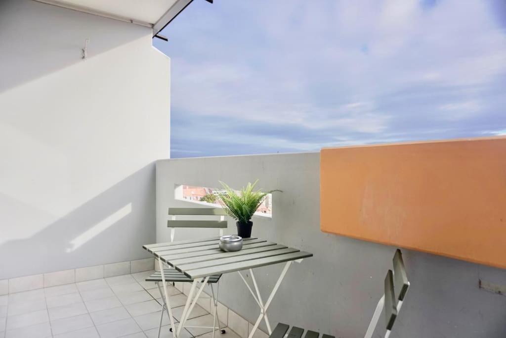 Neu Modernes Apartment In Top Lage, Free Parking Max 1,65M Hoehe Und 1,8M Breite Karlsruhe Exteriér fotografie