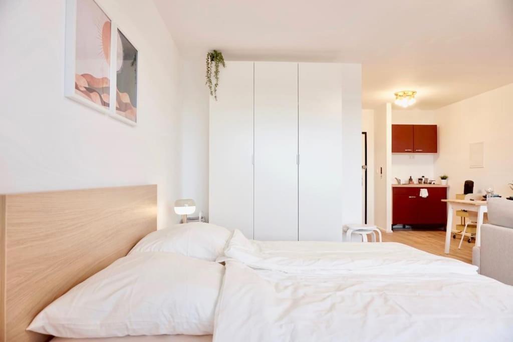 Neu Modernes Apartment In Top Lage, Free Parking Max 1,65M Hoehe Und 1,8M Breite Karlsruhe Exteriér fotografie
