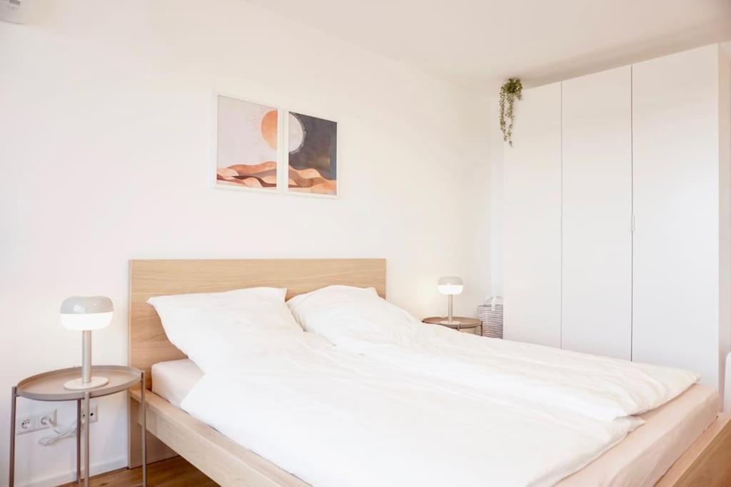 Neu Modernes Apartment In Top Lage, Free Parking Max 1,65M Hoehe Und 1,8M Breite Karlsruhe Exteriér fotografie